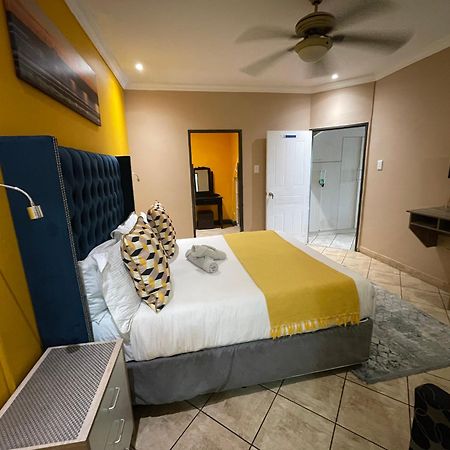 The Yacht House Hotel Hartbeespoort Buitenkant foto